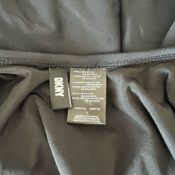 Black bikini top size Large with adjustable straps - Picture 8 of 8